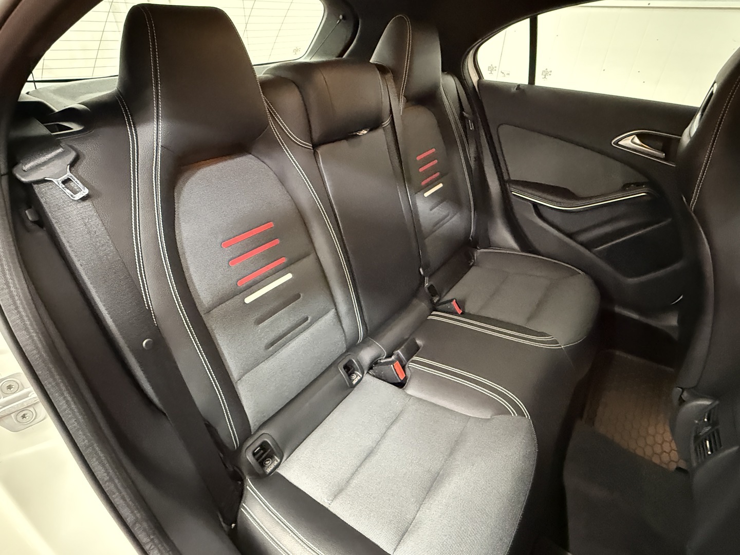 MERCEDES-BENZ A 2016