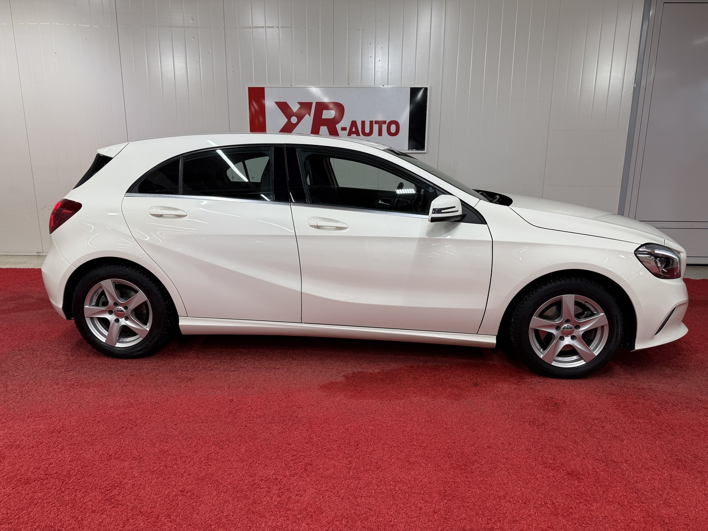 MERCEDES-BENZ A 2016