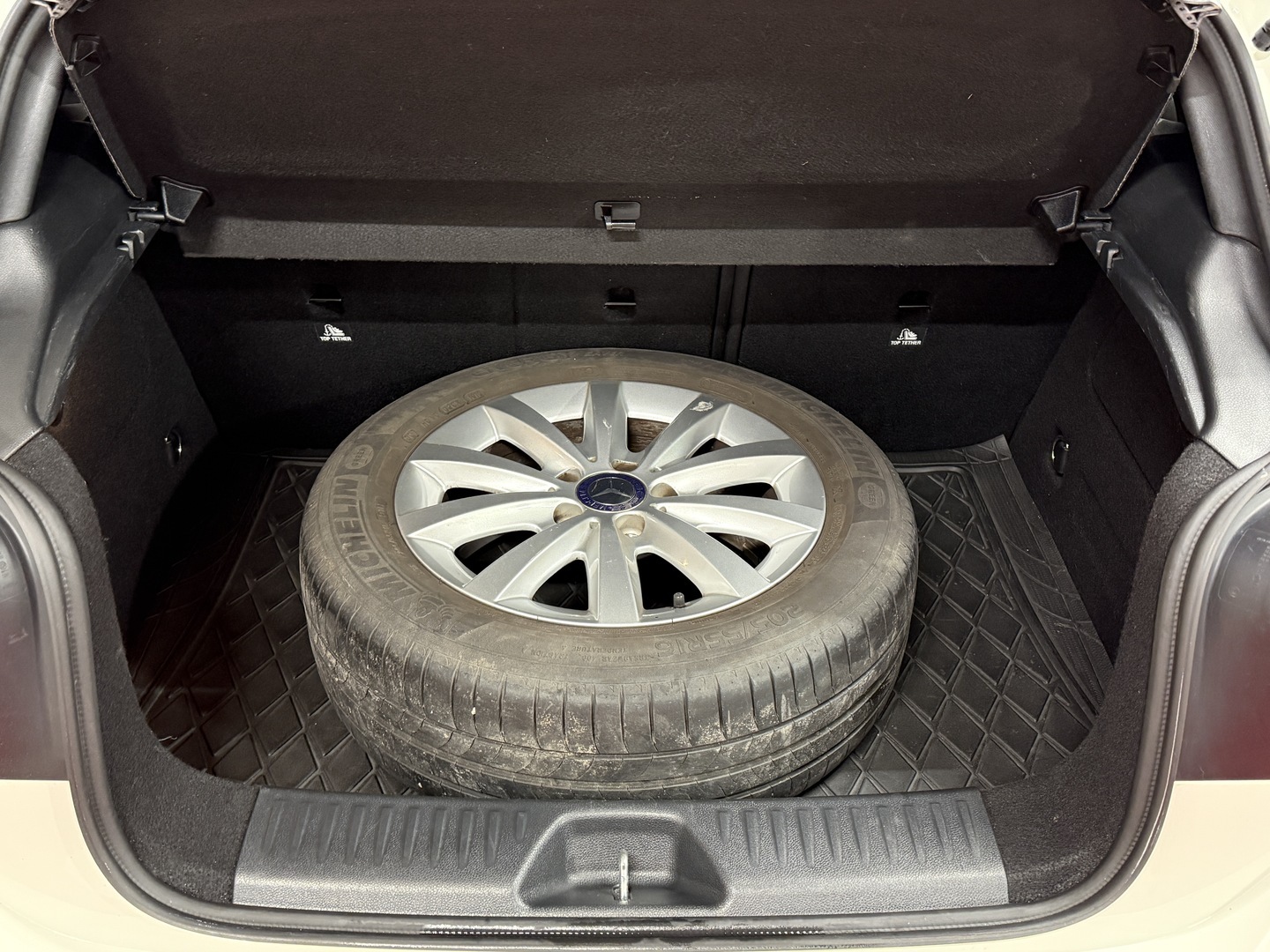 MERCEDES-BENZ A 2016