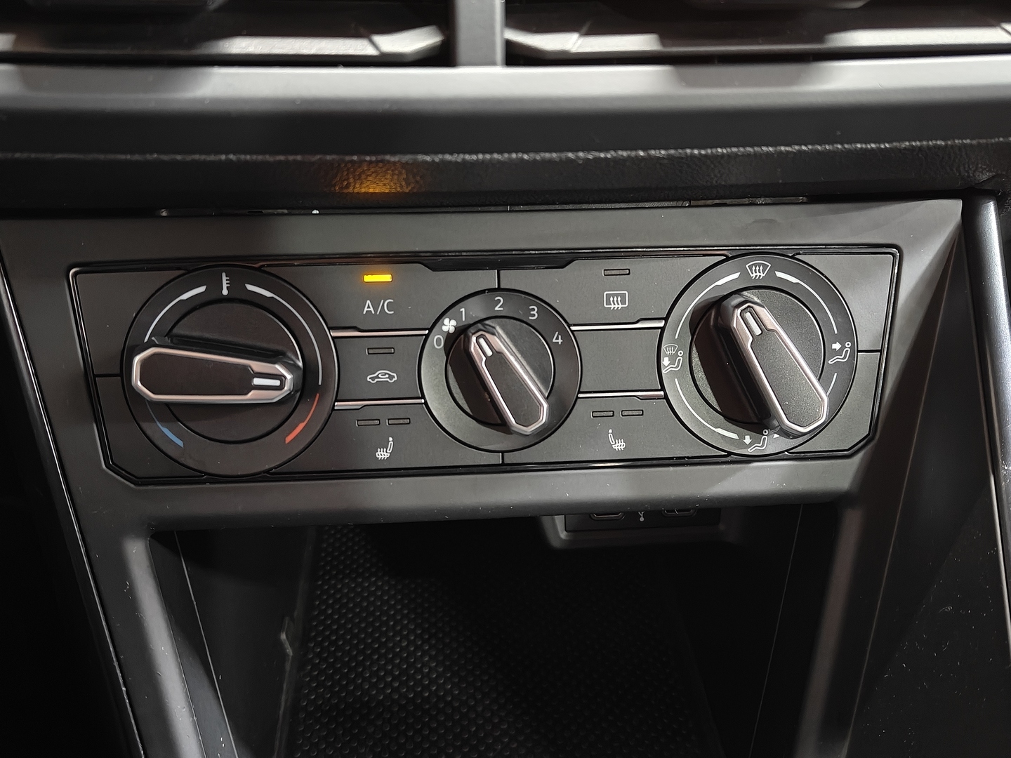 VOLKSWAGEN Polo 2020