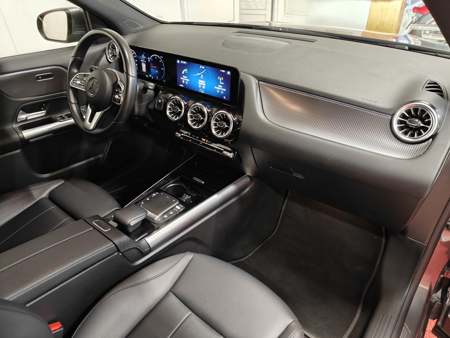 MERCEDES-BENZ EQA 2023