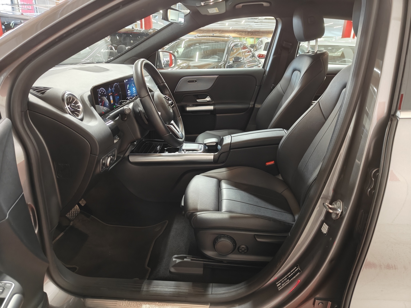 MERCEDES-BENZ EQA 2023