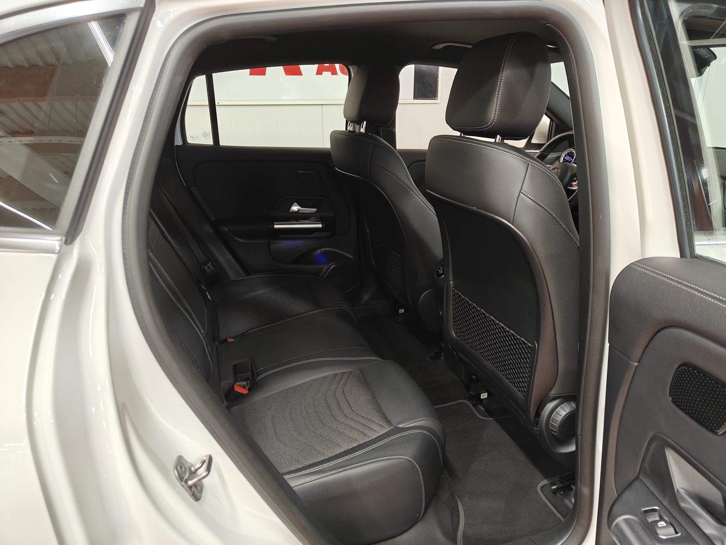 MERCEDES-BENZ EQA 2023