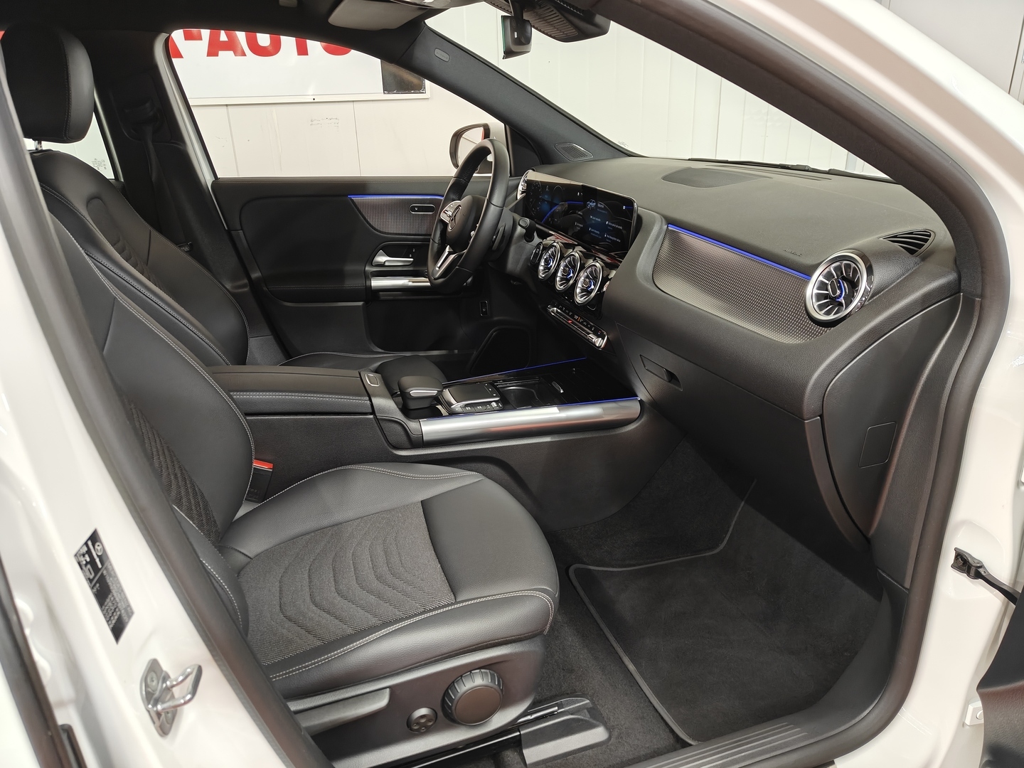 MERCEDES-BENZ EQA 2023