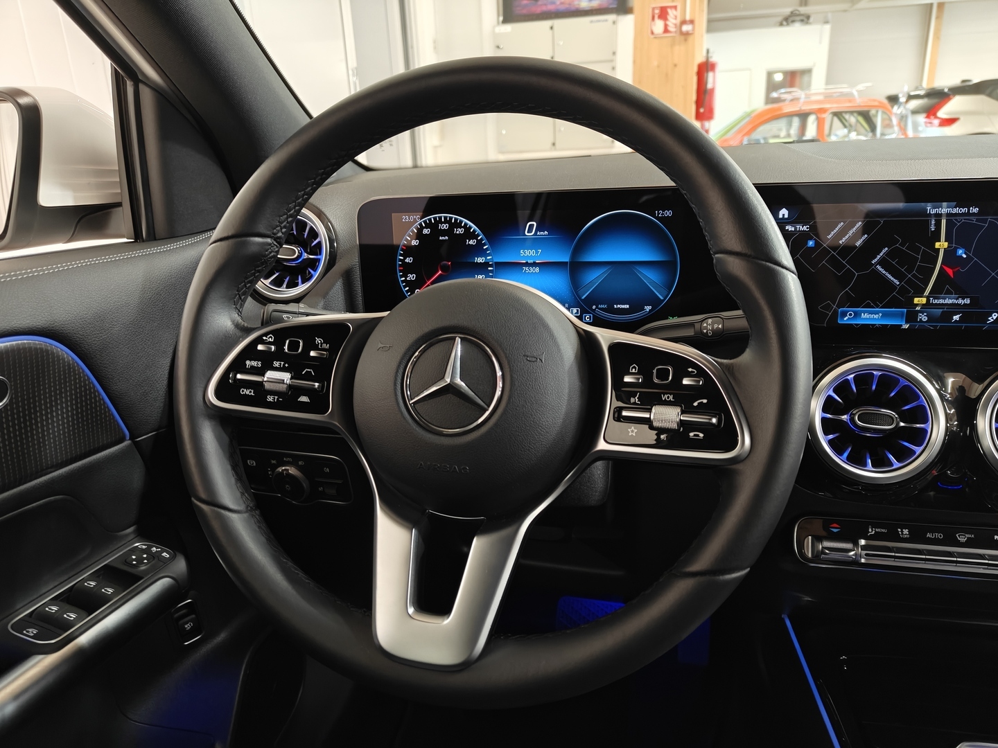 MERCEDES-BENZ EQA 2023