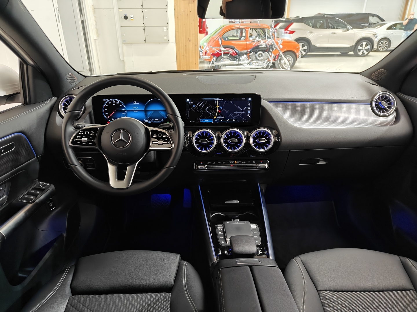 MERCEDES-BENZ EQA 2023
