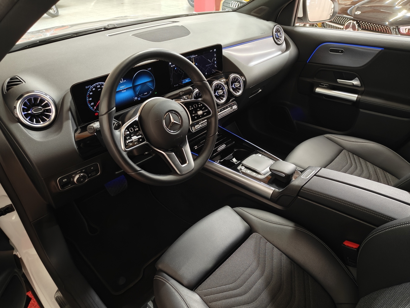 MERCEDES-BENZ EQA 2023