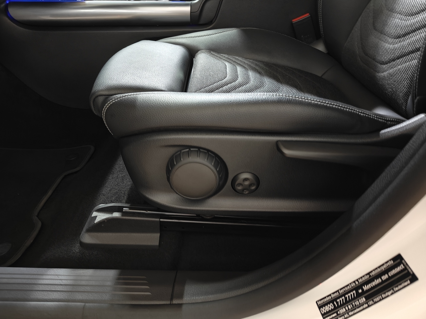 MERCEDES-BENZ EQA 2023