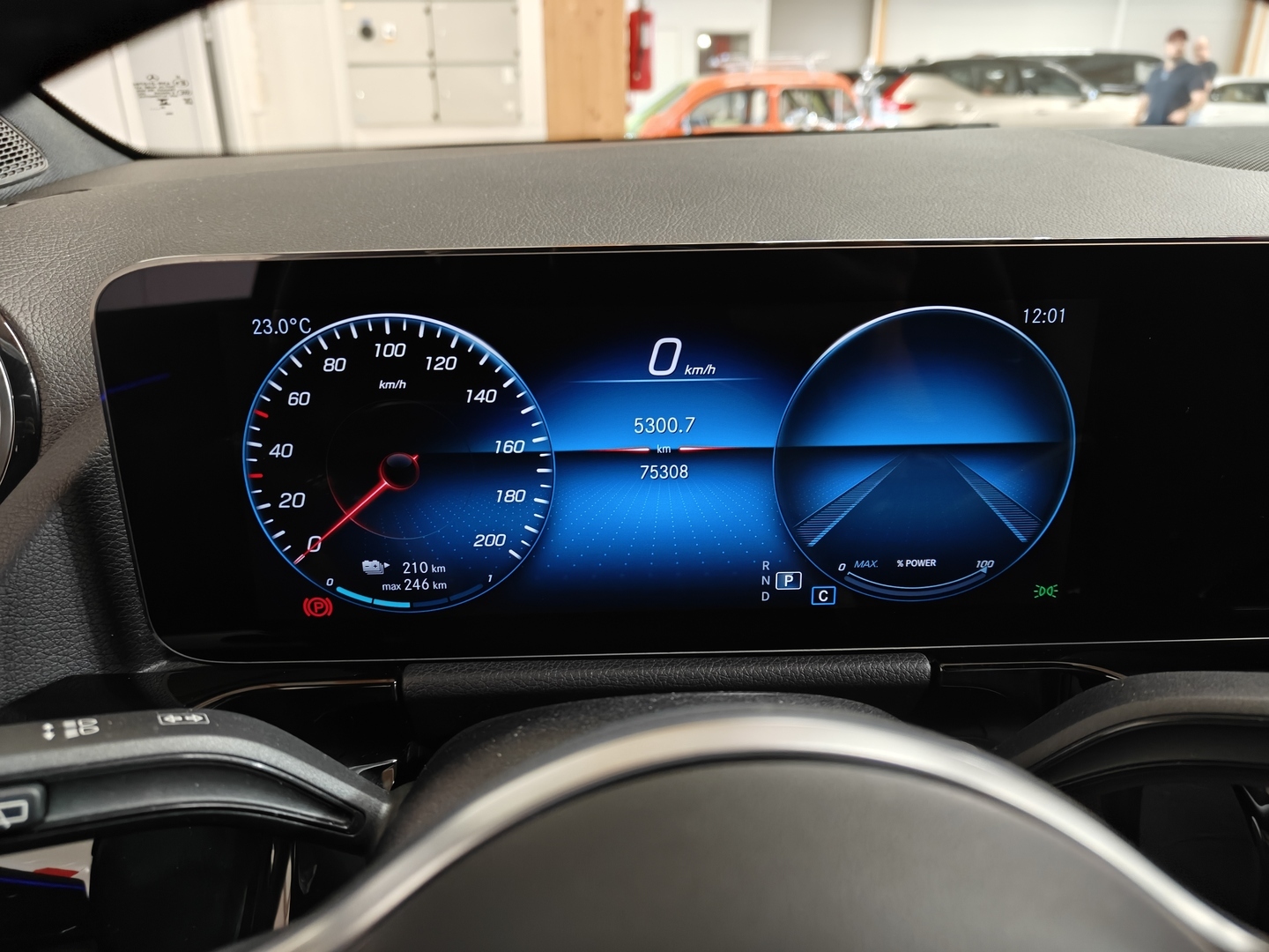MERCEDES-BENZ EQA 2023