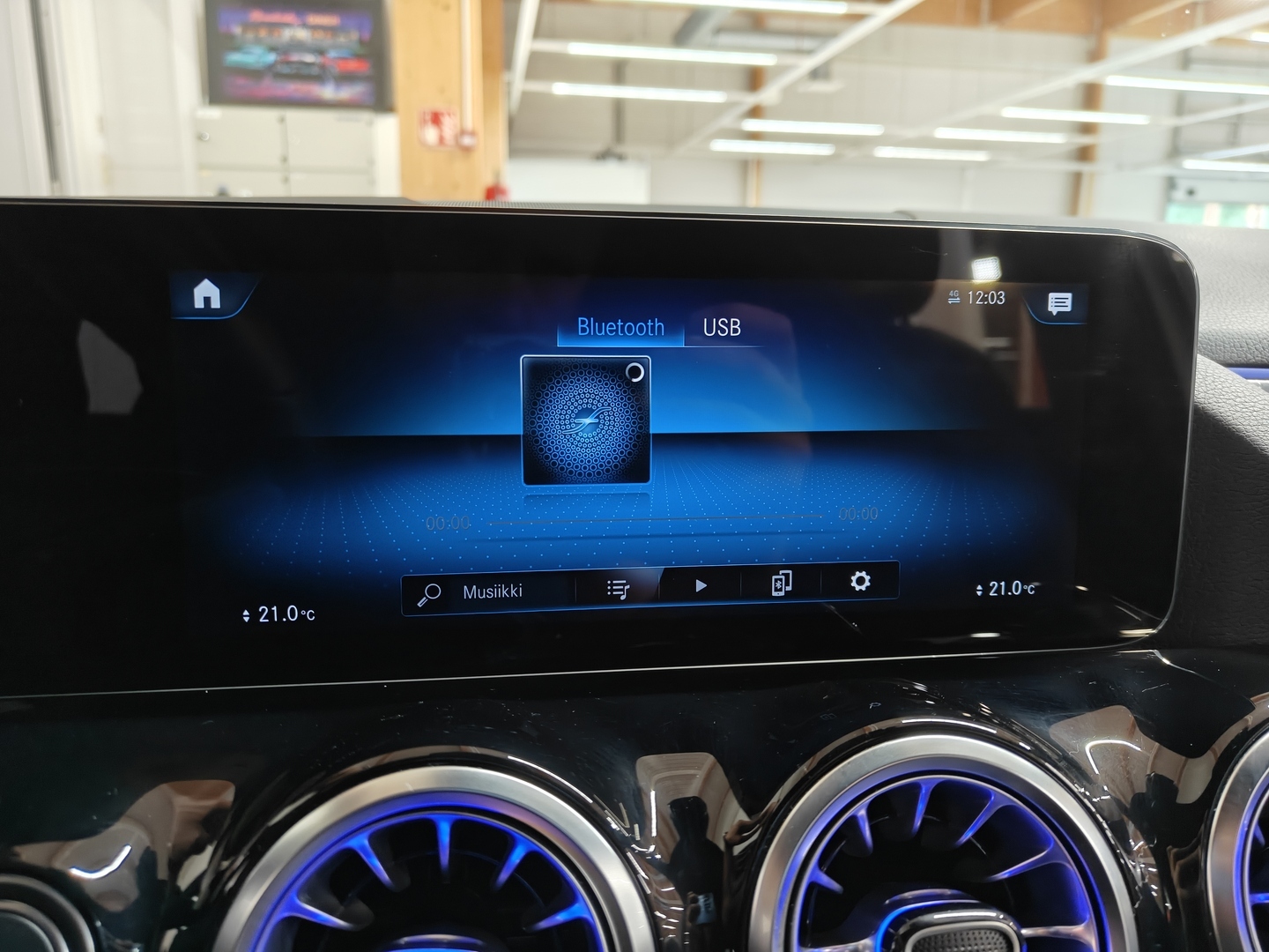MERCEDES-BENZ EQA 2023