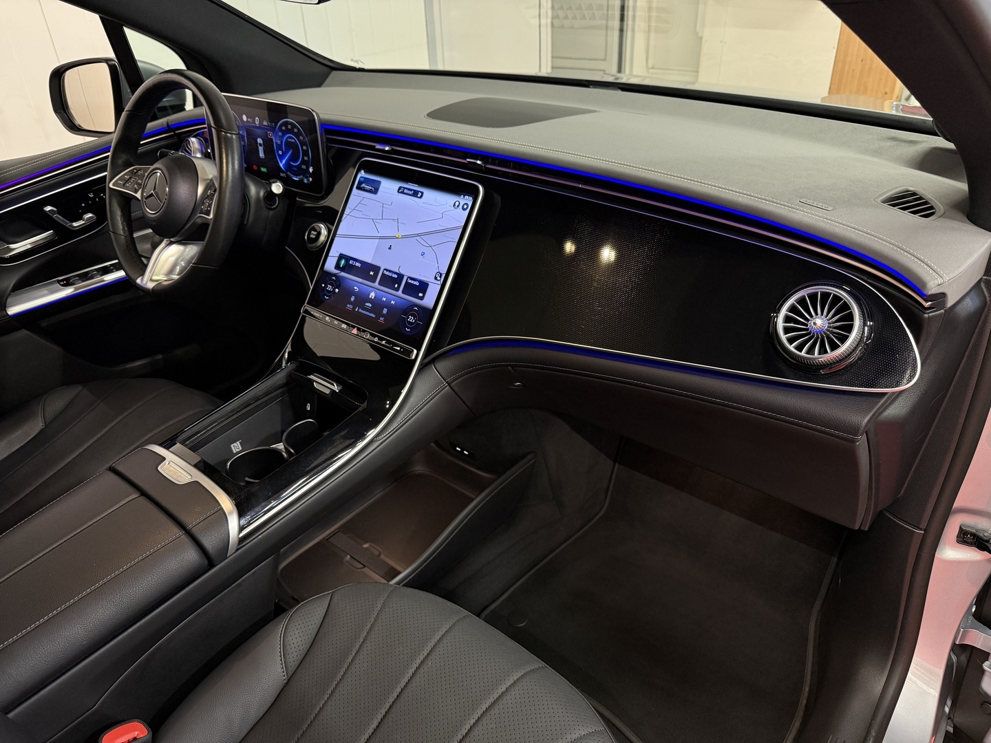 MERCEDES-BENZ EQE SUV 2023