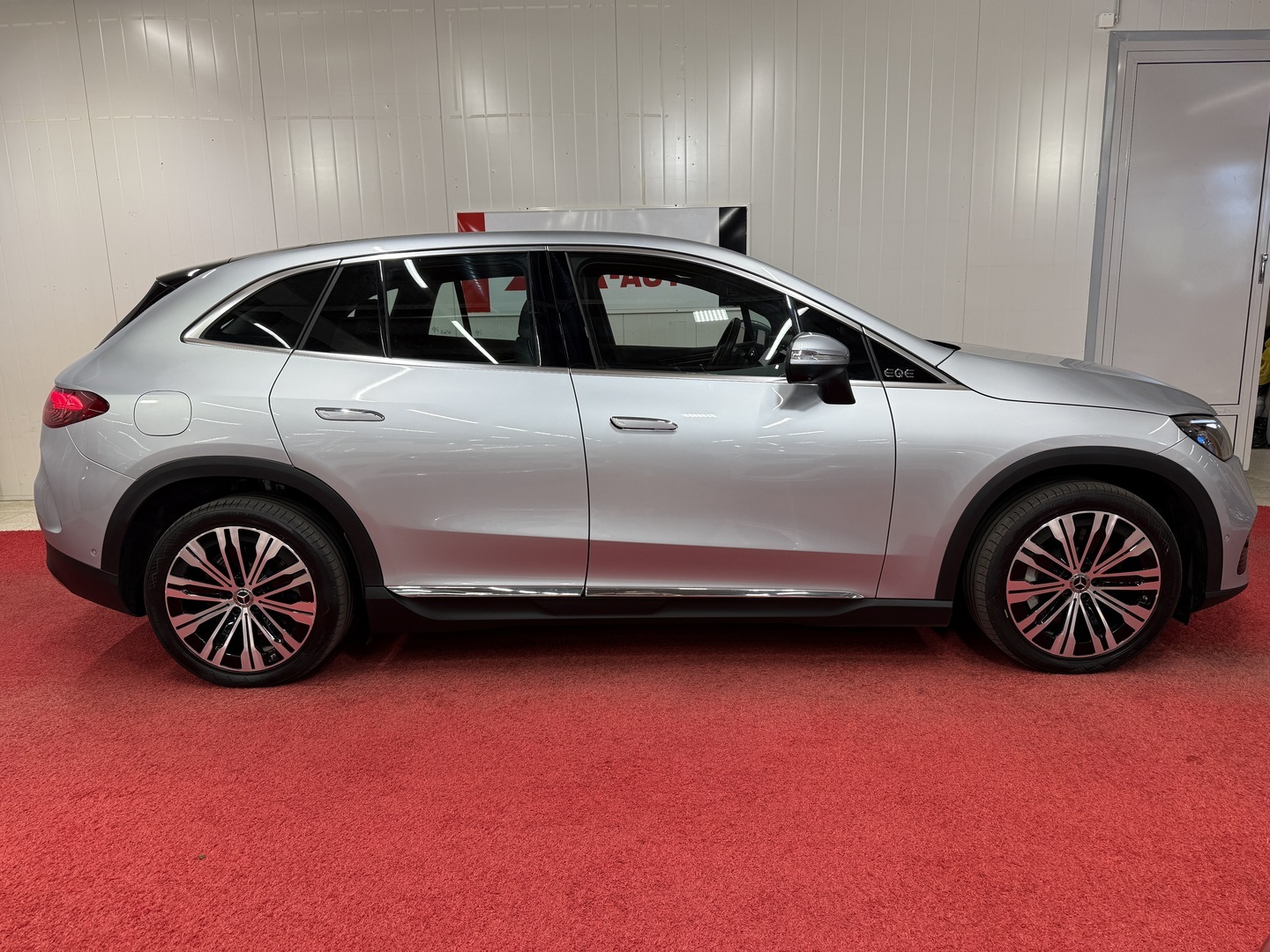 MERCEDES-BENZ EQE SUV 2023