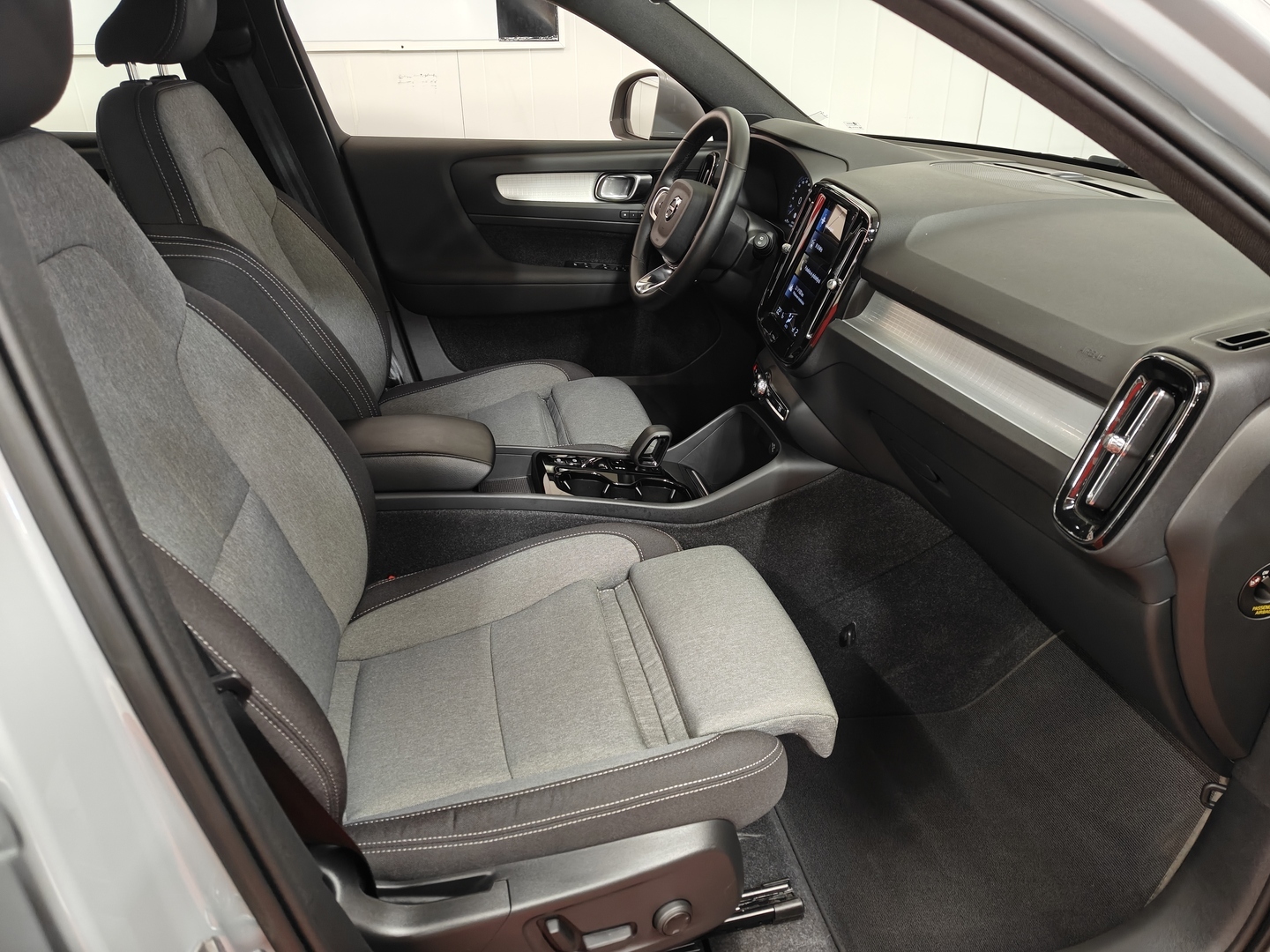 VOLVO XC40 11