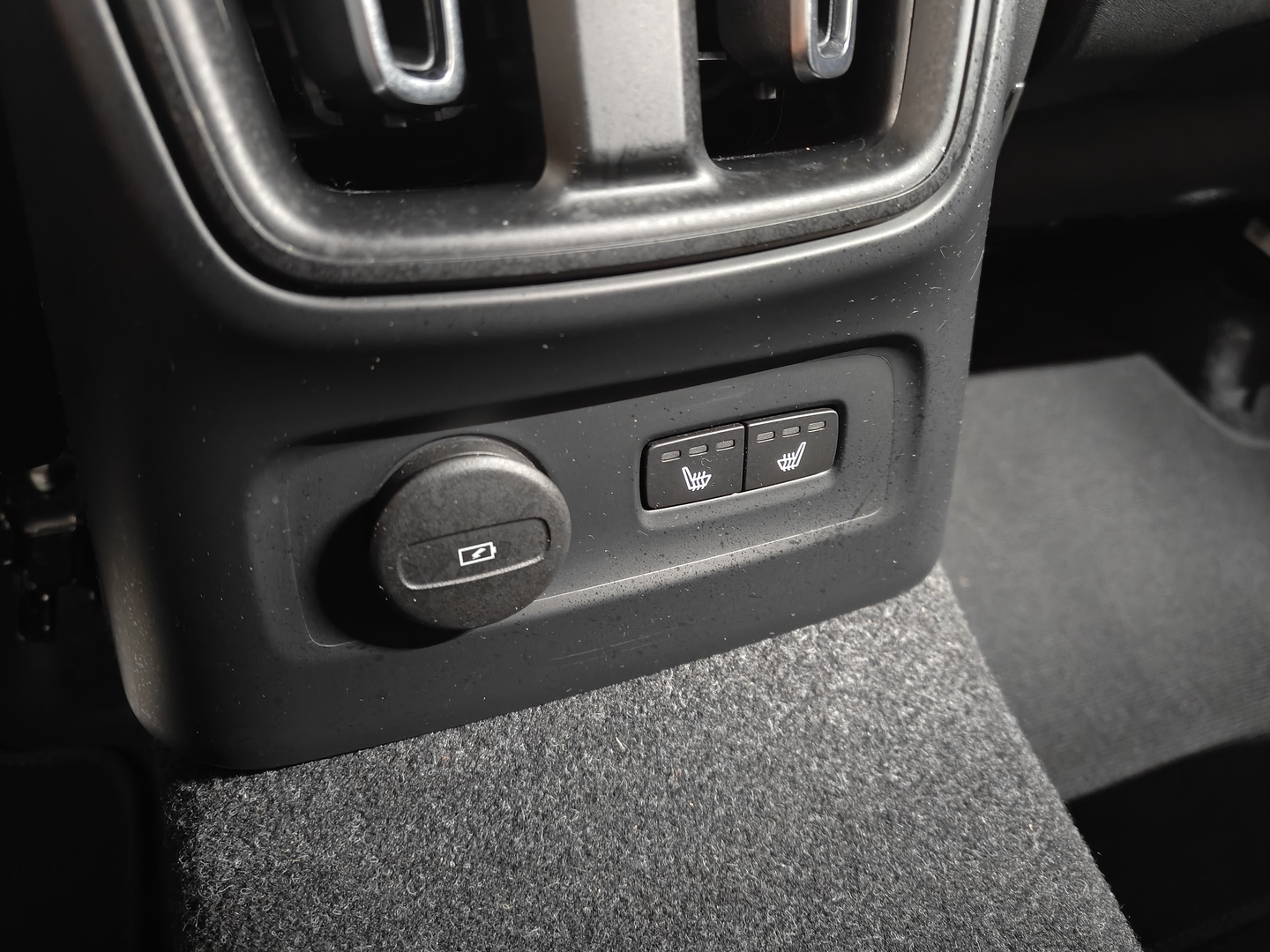 VOLVO XC40 14