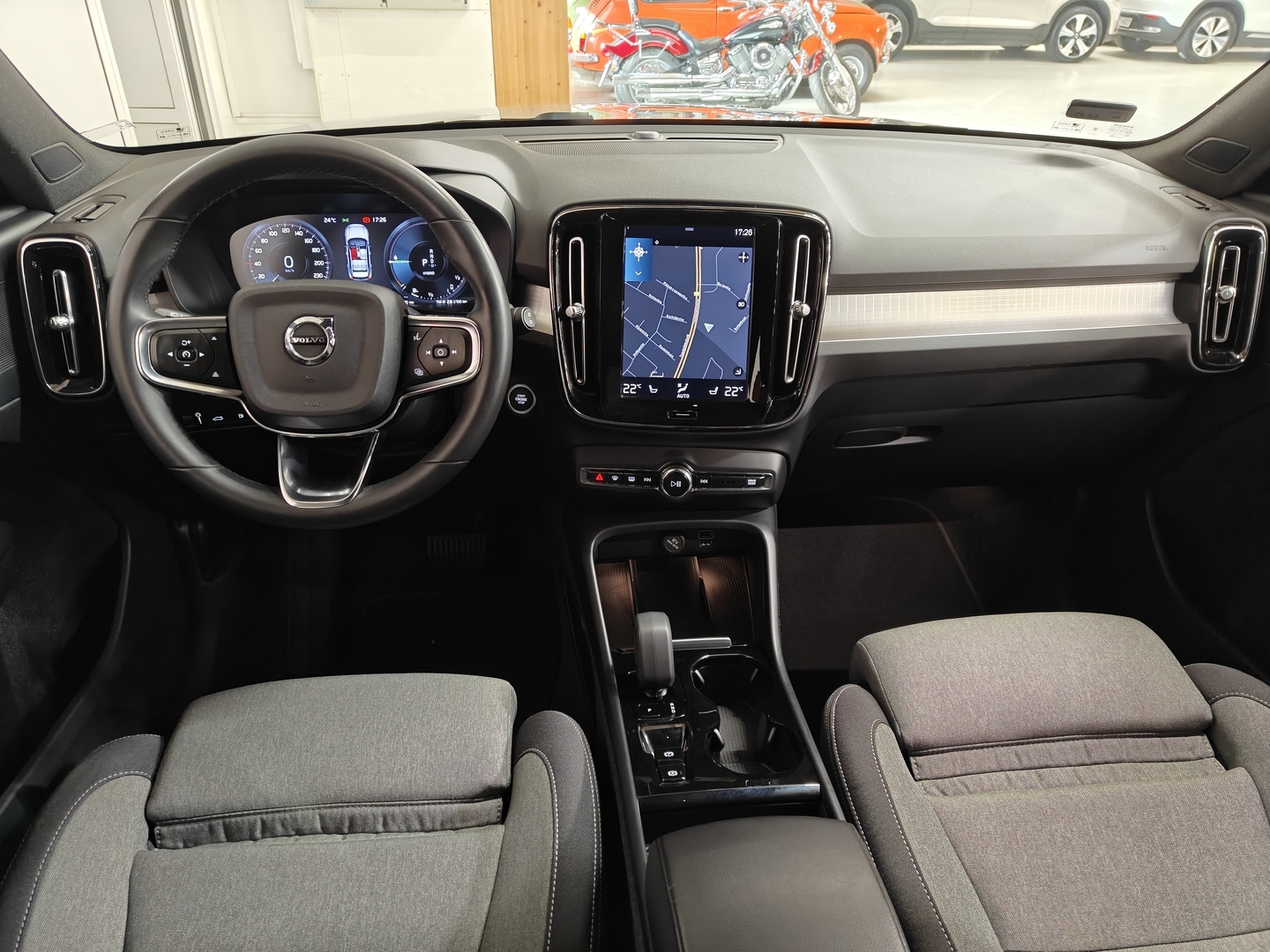 VOLVO XC40 17