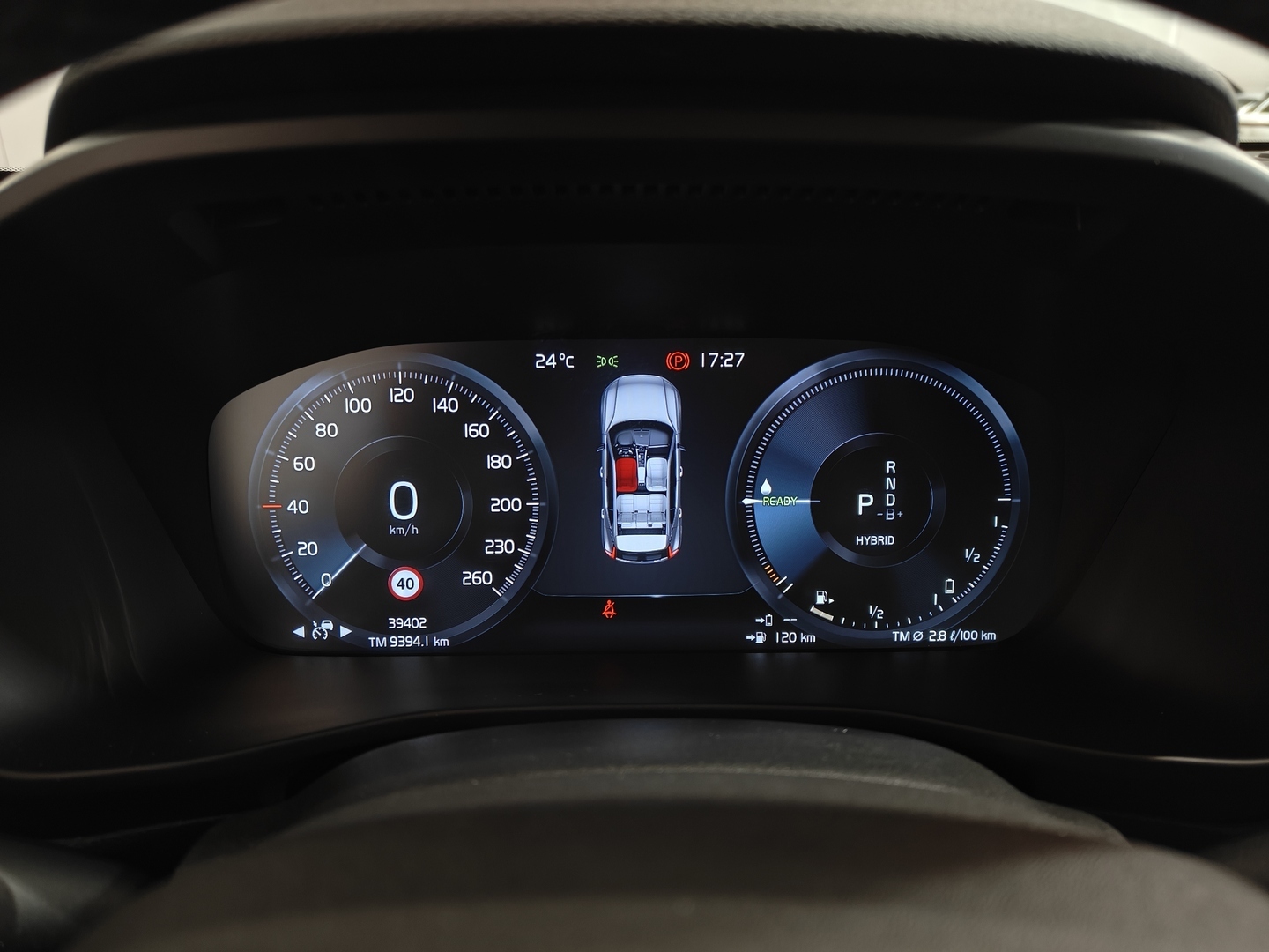 VOLVO XC40 22