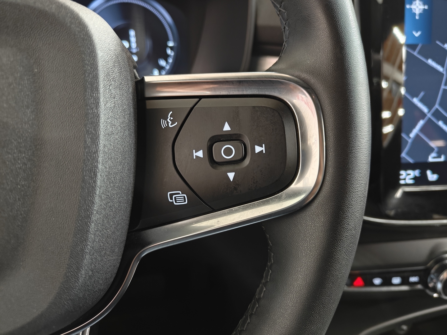 VOLVO XC40 24