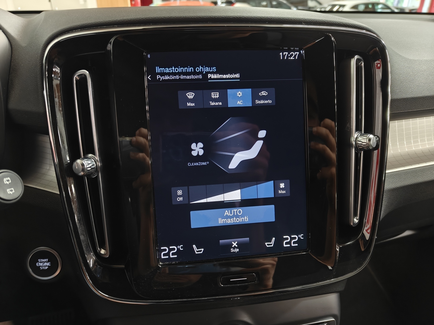 VOLVO XC40 28