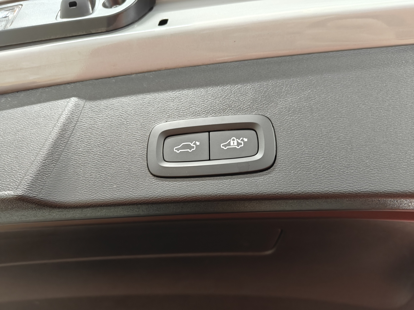 VOLVO XC40 6