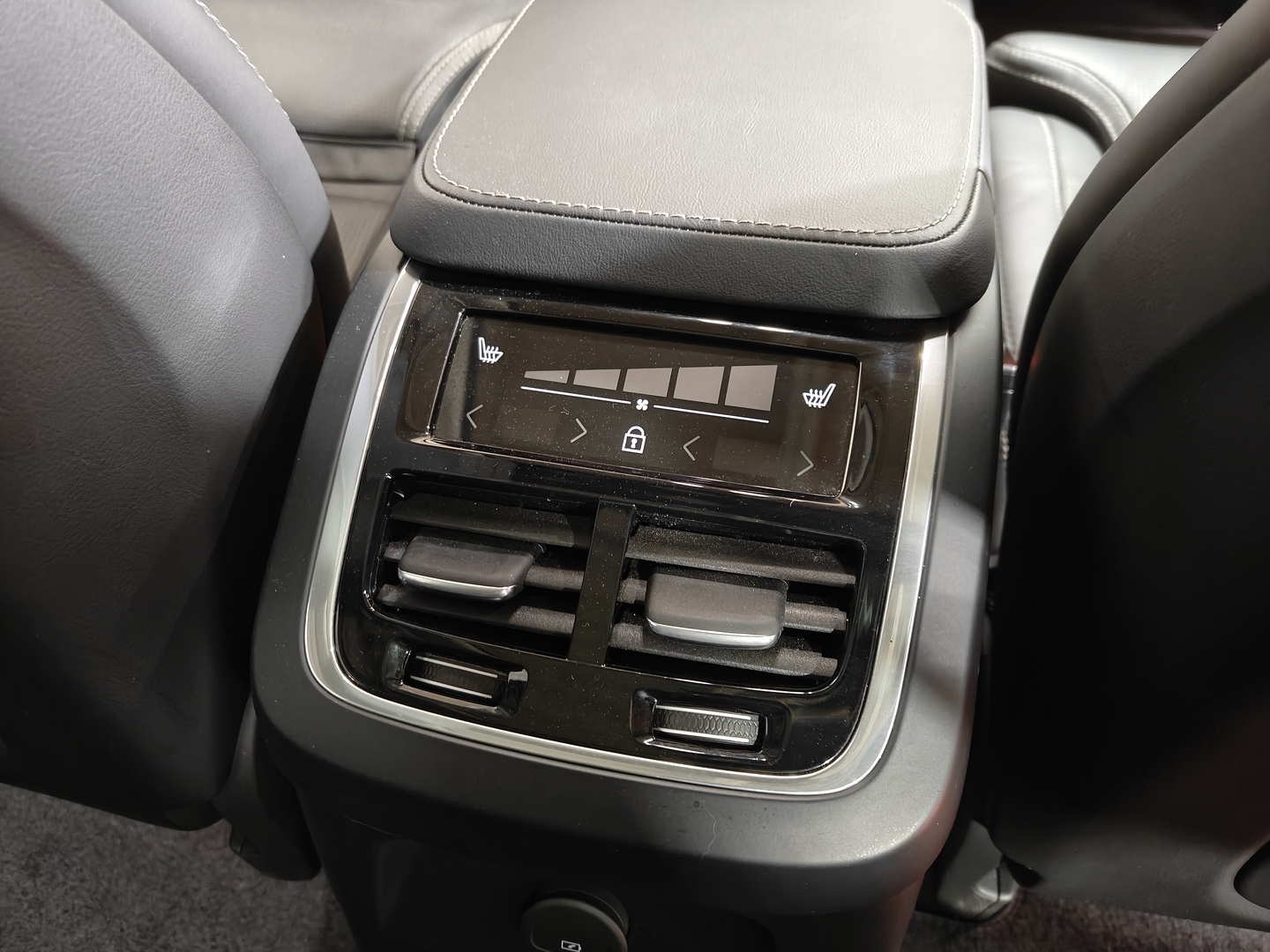 VOLVO XC90 2023