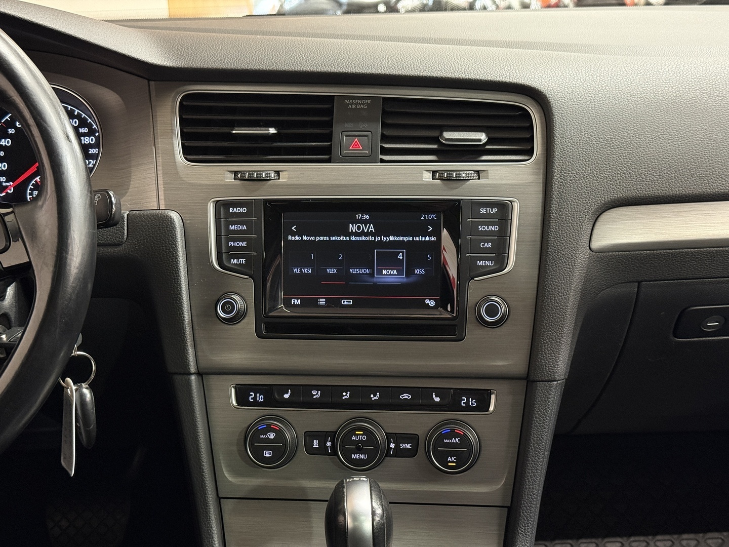 VOLKSWAGEN Golf 2015