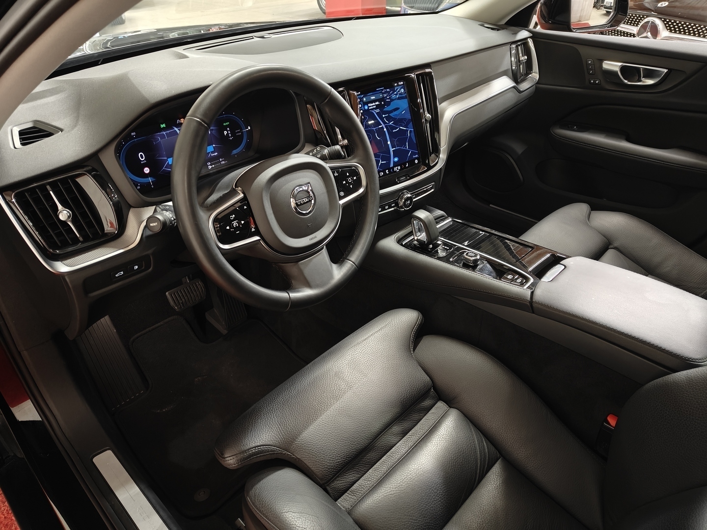 VOLVO V60 2023