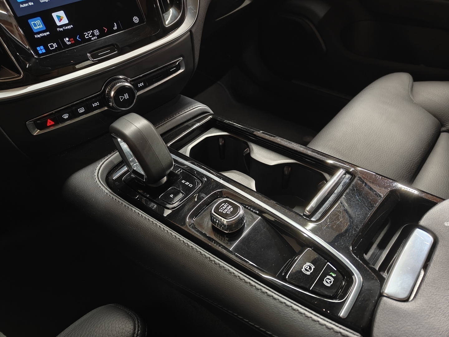 VOLVO V60 2023