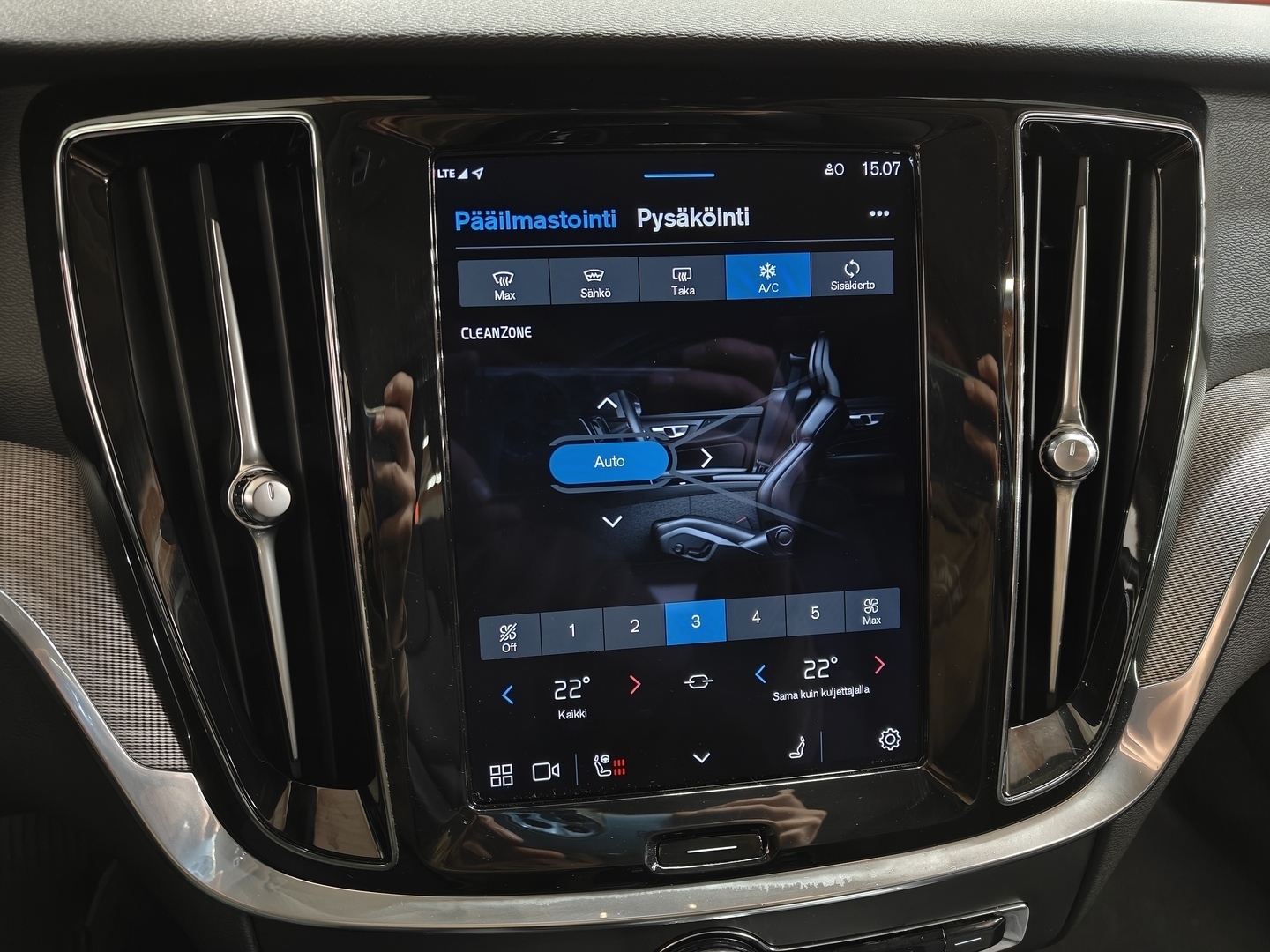 VOLVO V60 2023