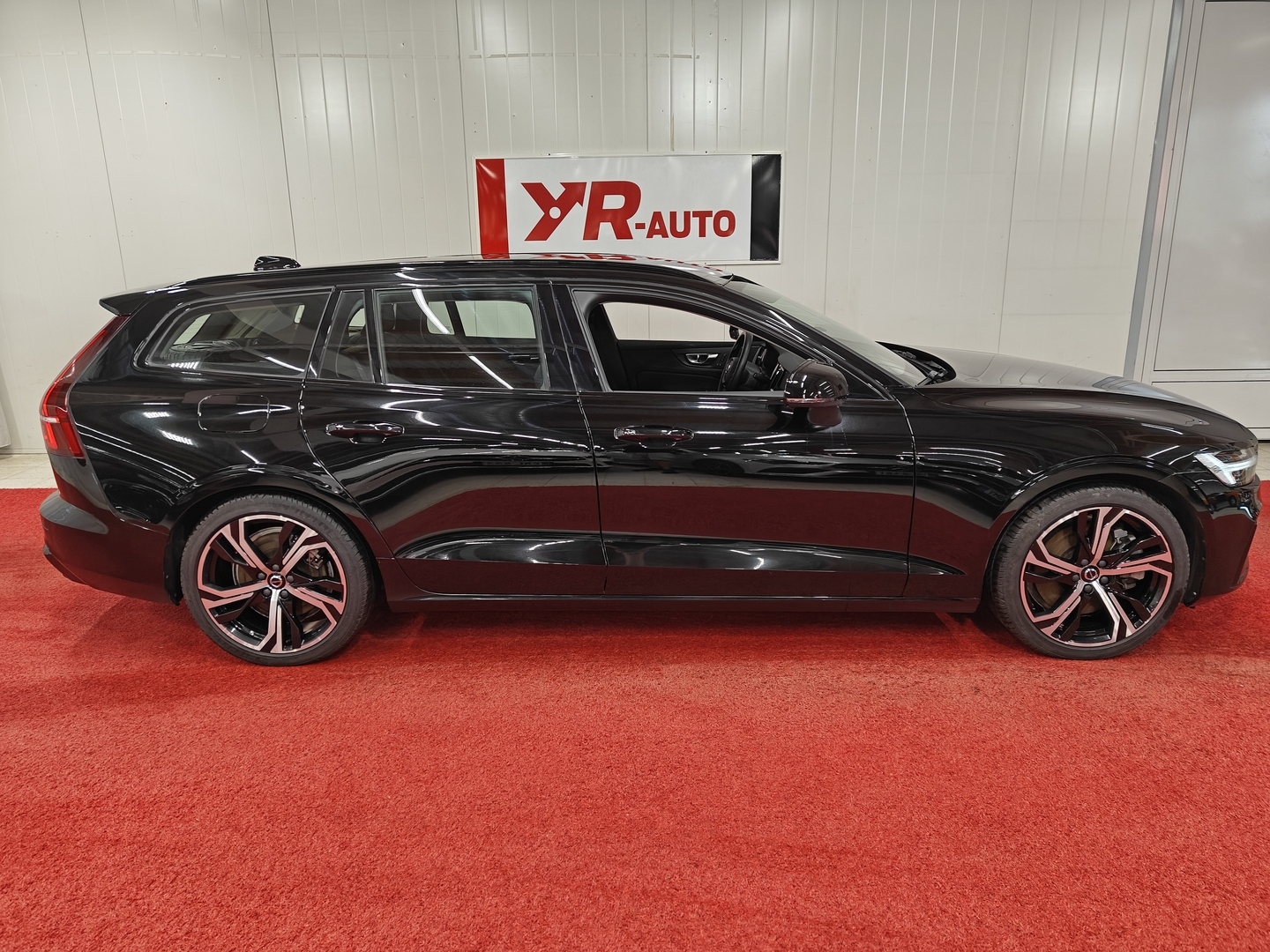 VOLVO V60 2023