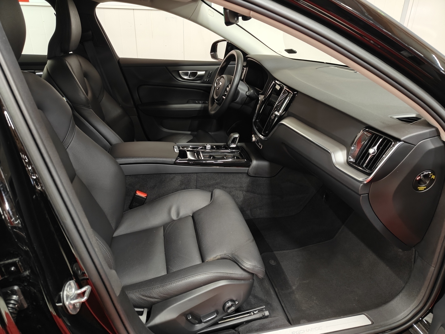 VOLVO V60 2023
