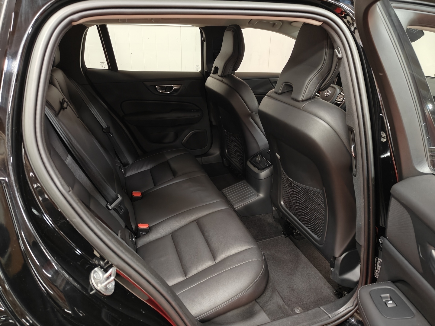VOLVO V60 2023