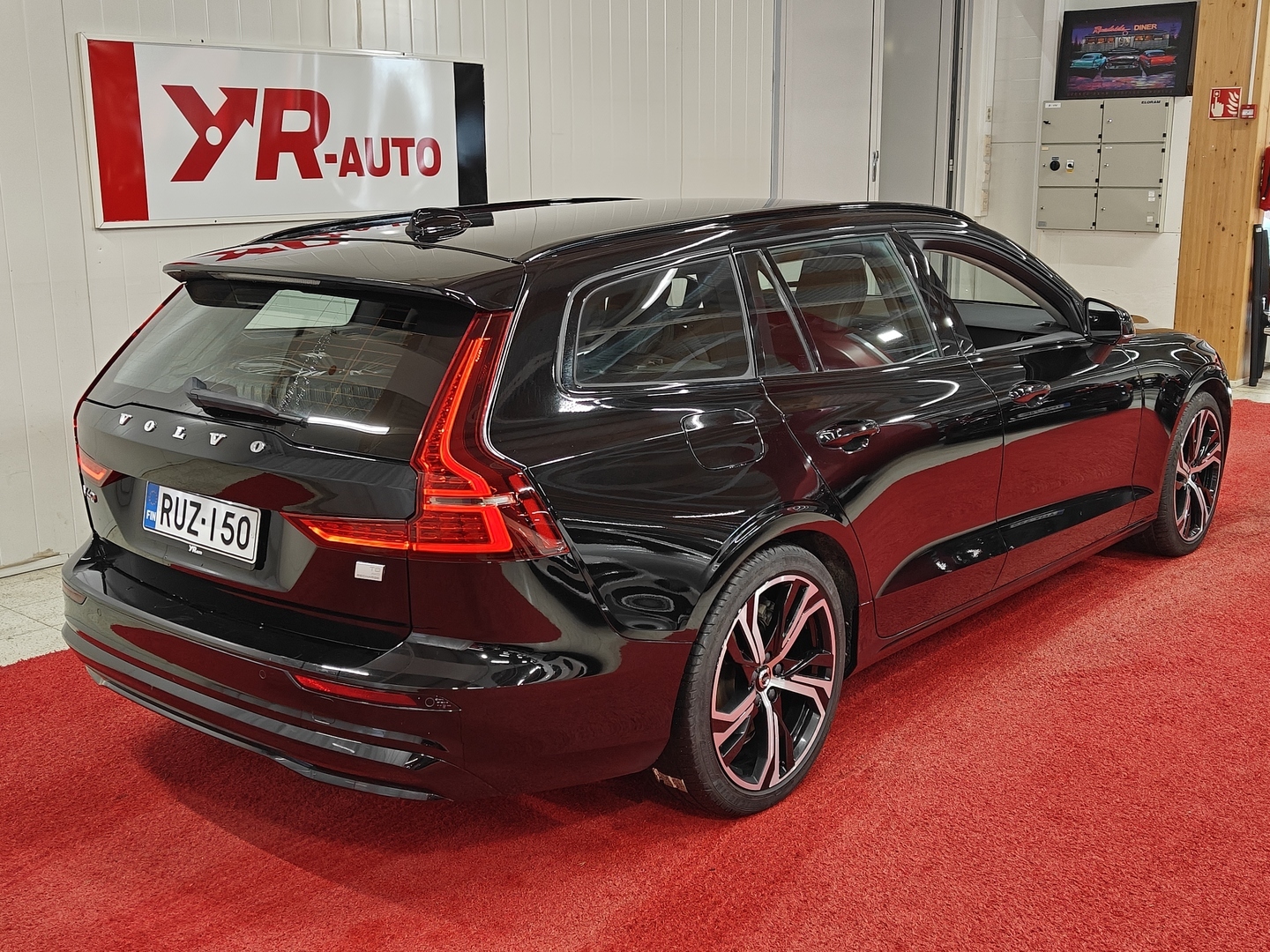 VOLVO V60 2023