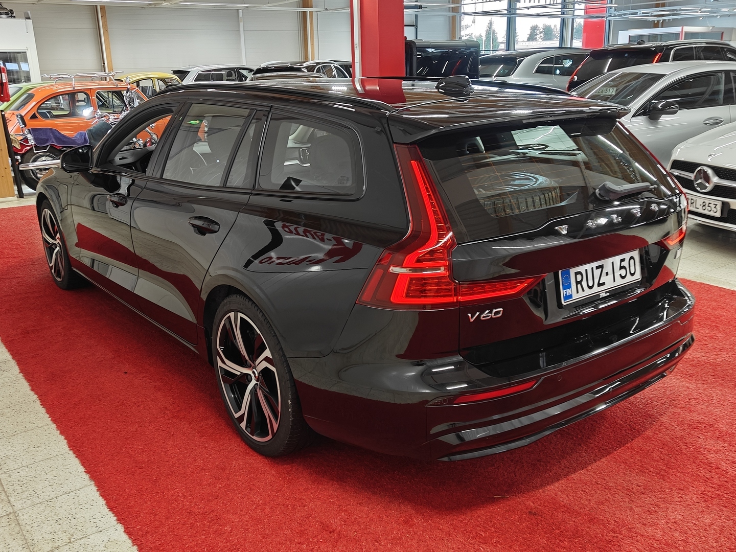 VOLVO V60 2023