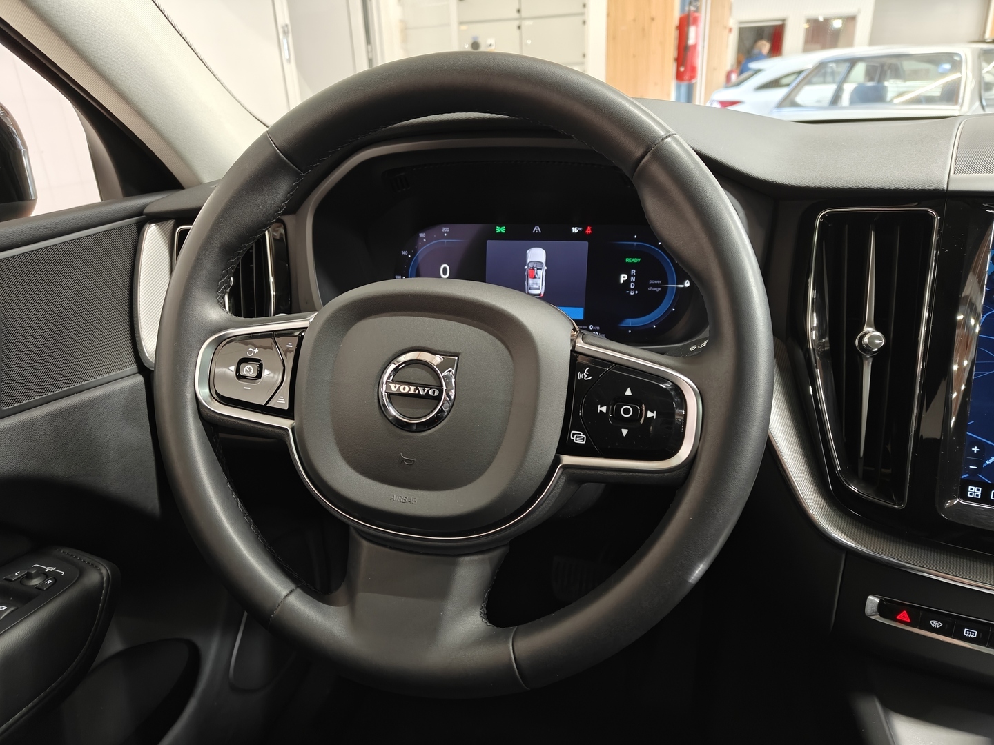 VOLVO XC60 2023