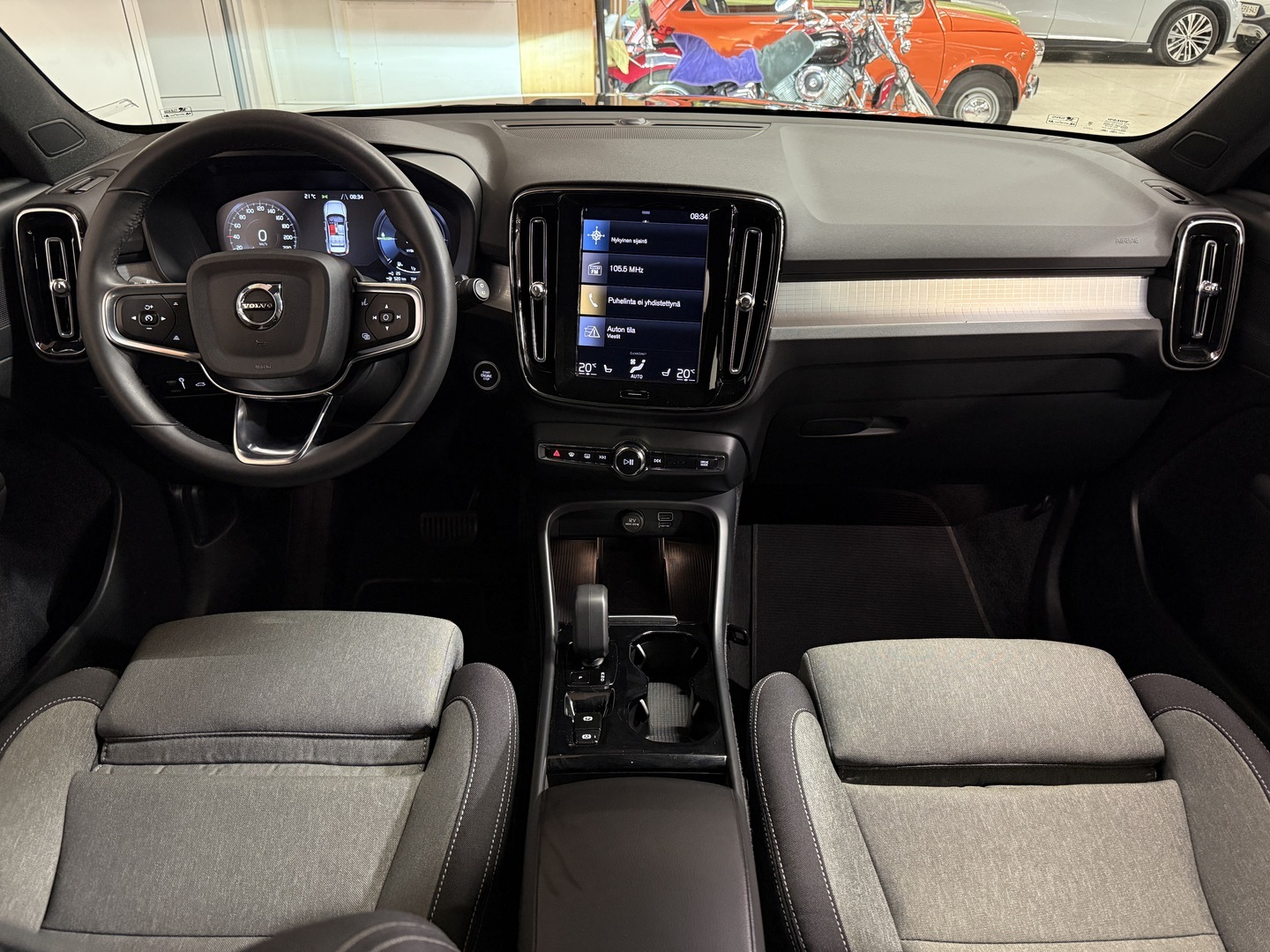 VOLVO XC40 2023