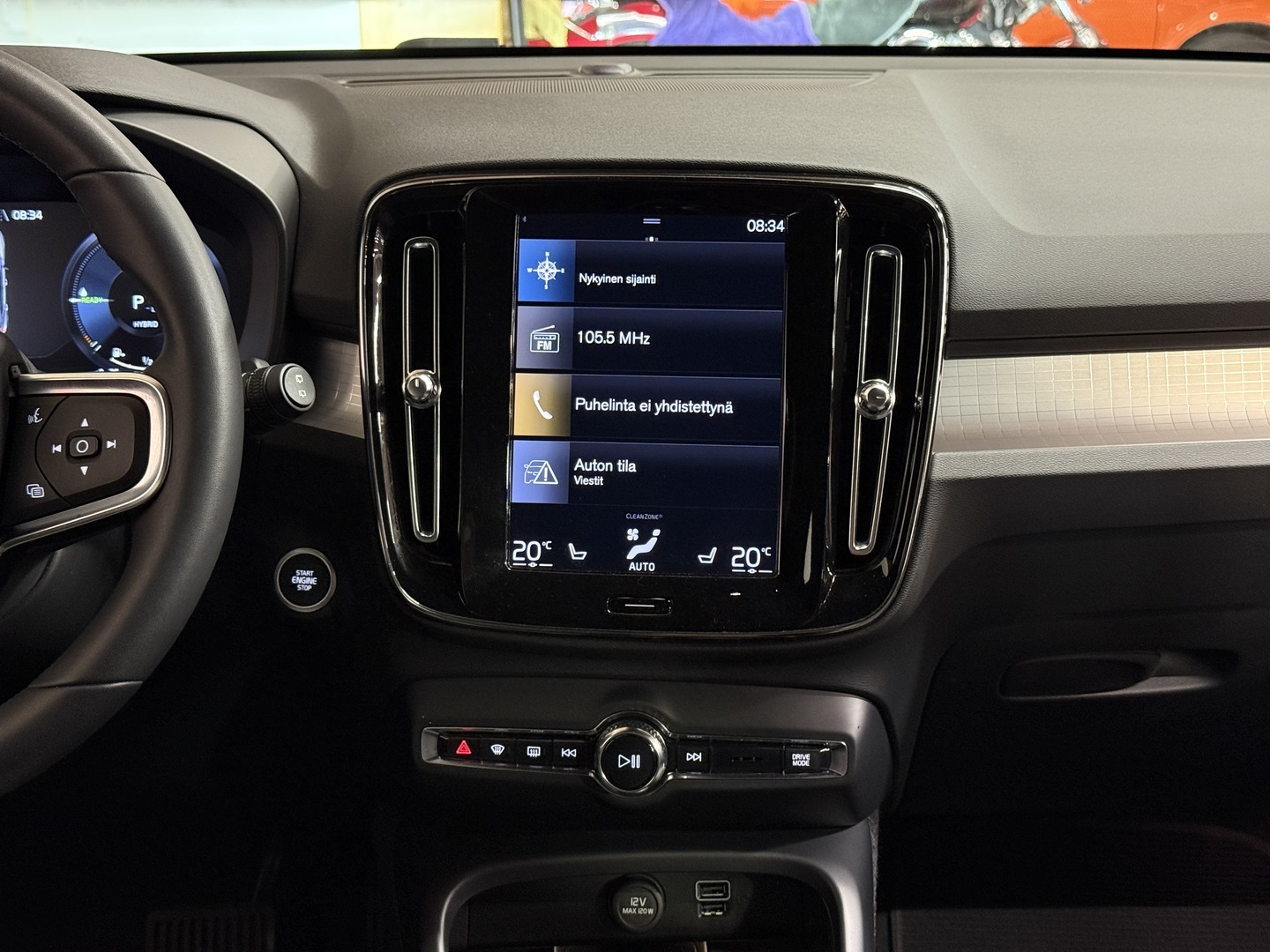 VOLVO XC40 2023