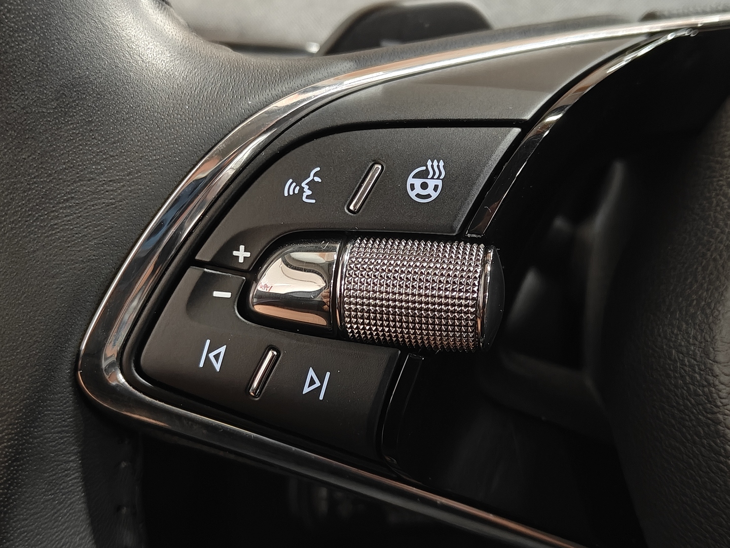 SKODA Enyaq 2023