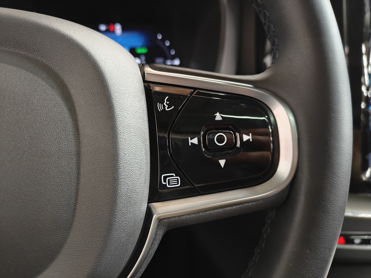 VOLVO XC60 2024