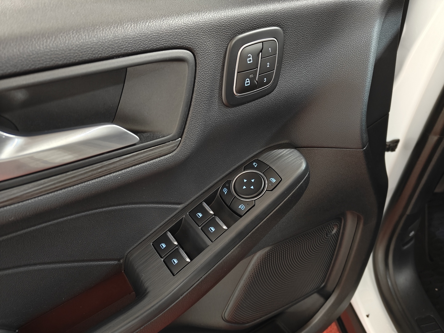 FORD Kuga 2025