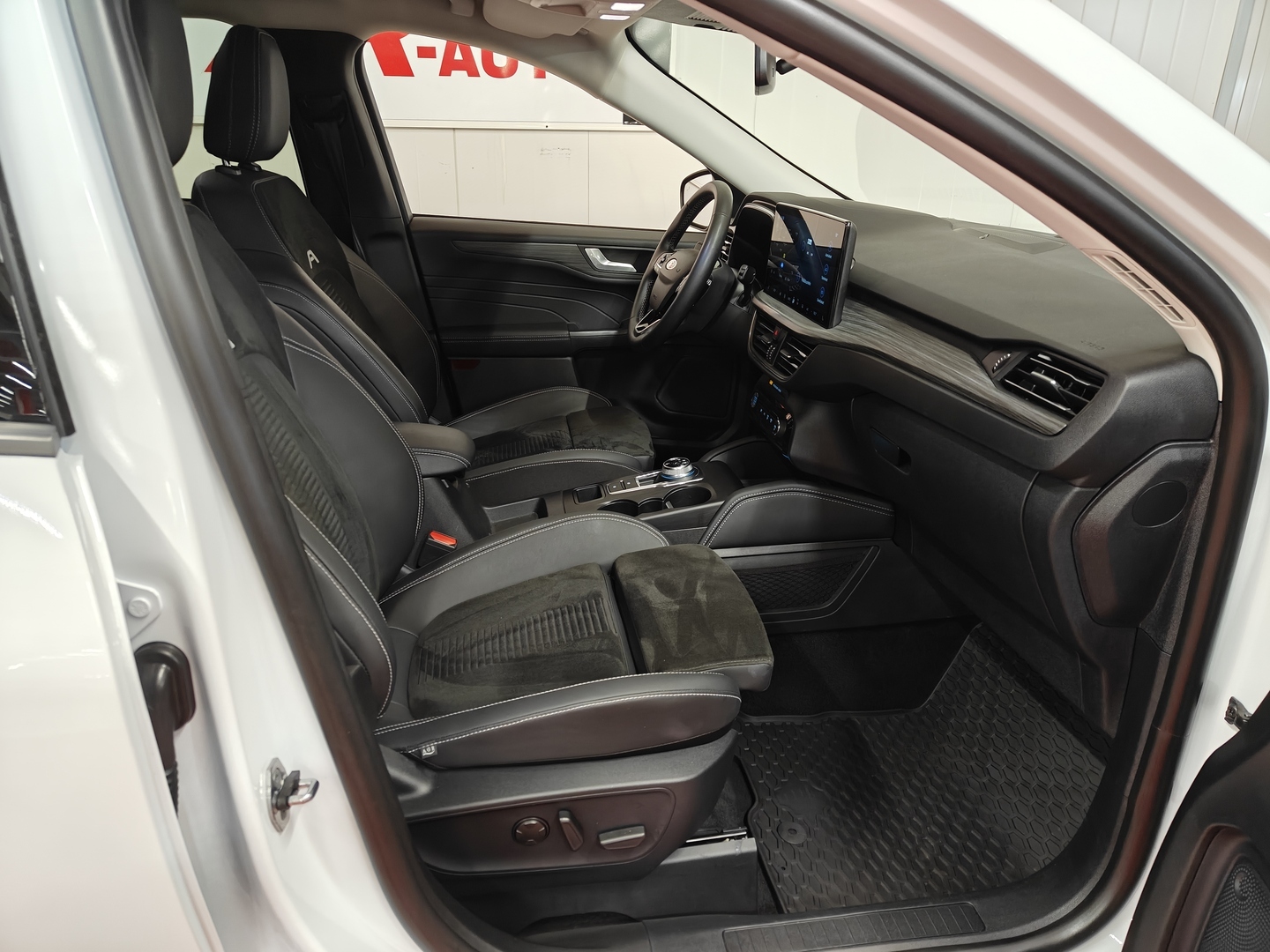 FORD Kuga 2025