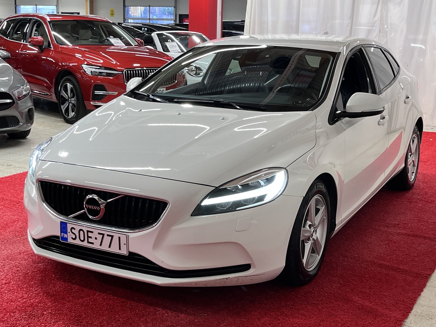 VOLVO V40 2019