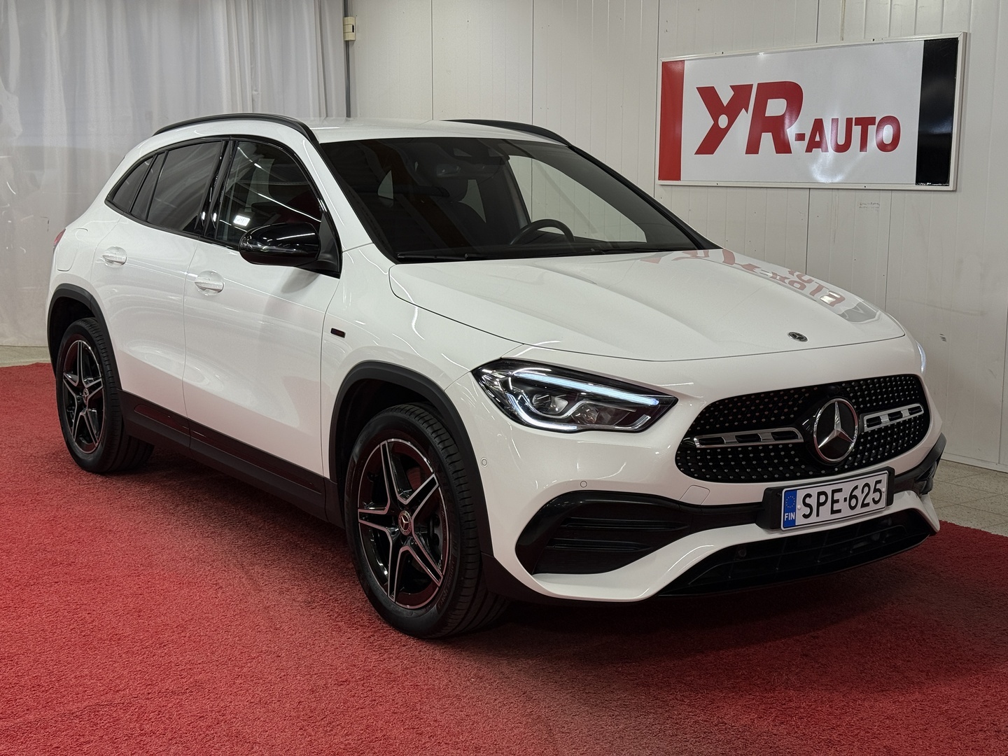 MERCEDES-BENZ GLA 1