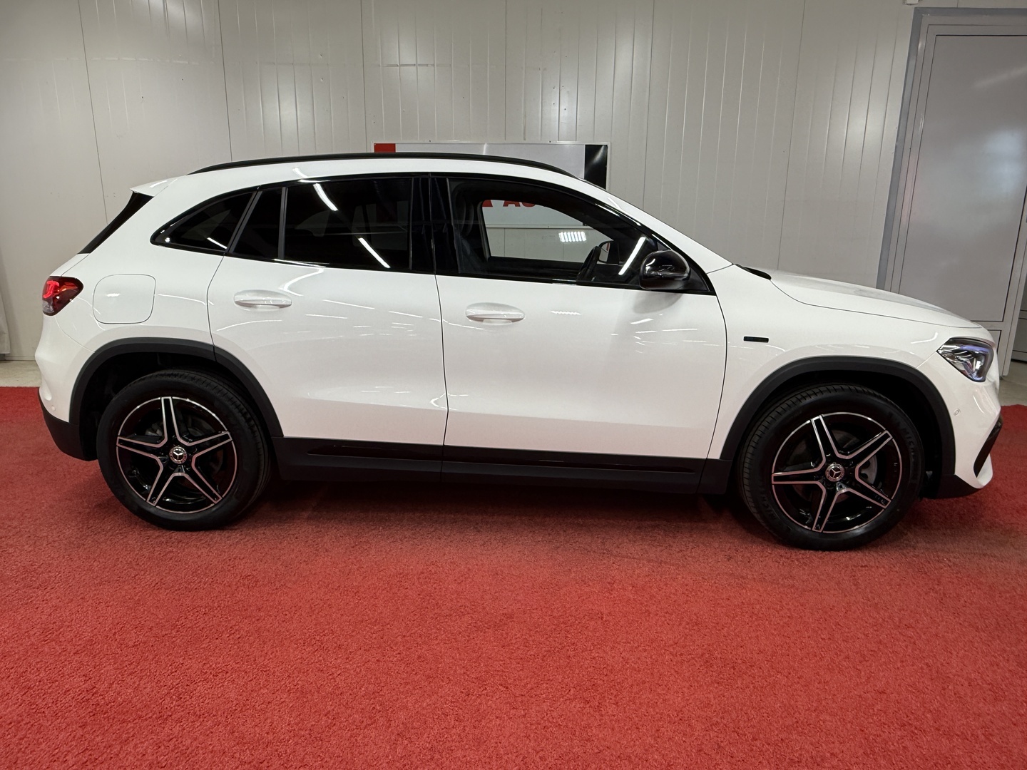 MERCEDES-BENZ GLA 2