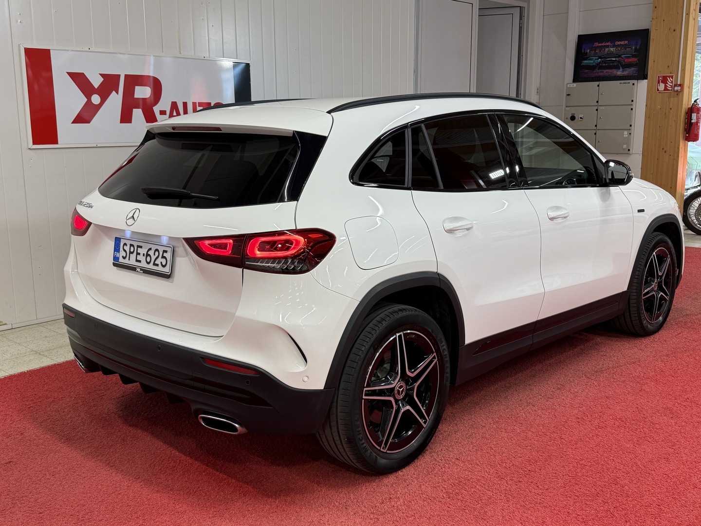 MERCEDES-BENZ GLA 3