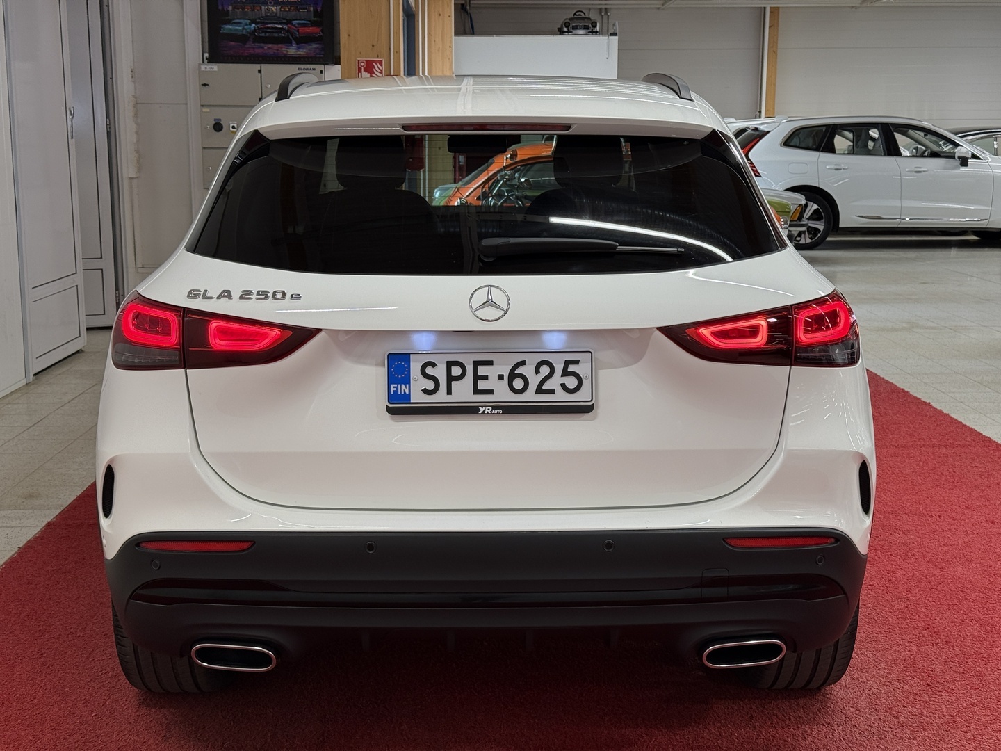 MERCEDES-BENZ GLA 4