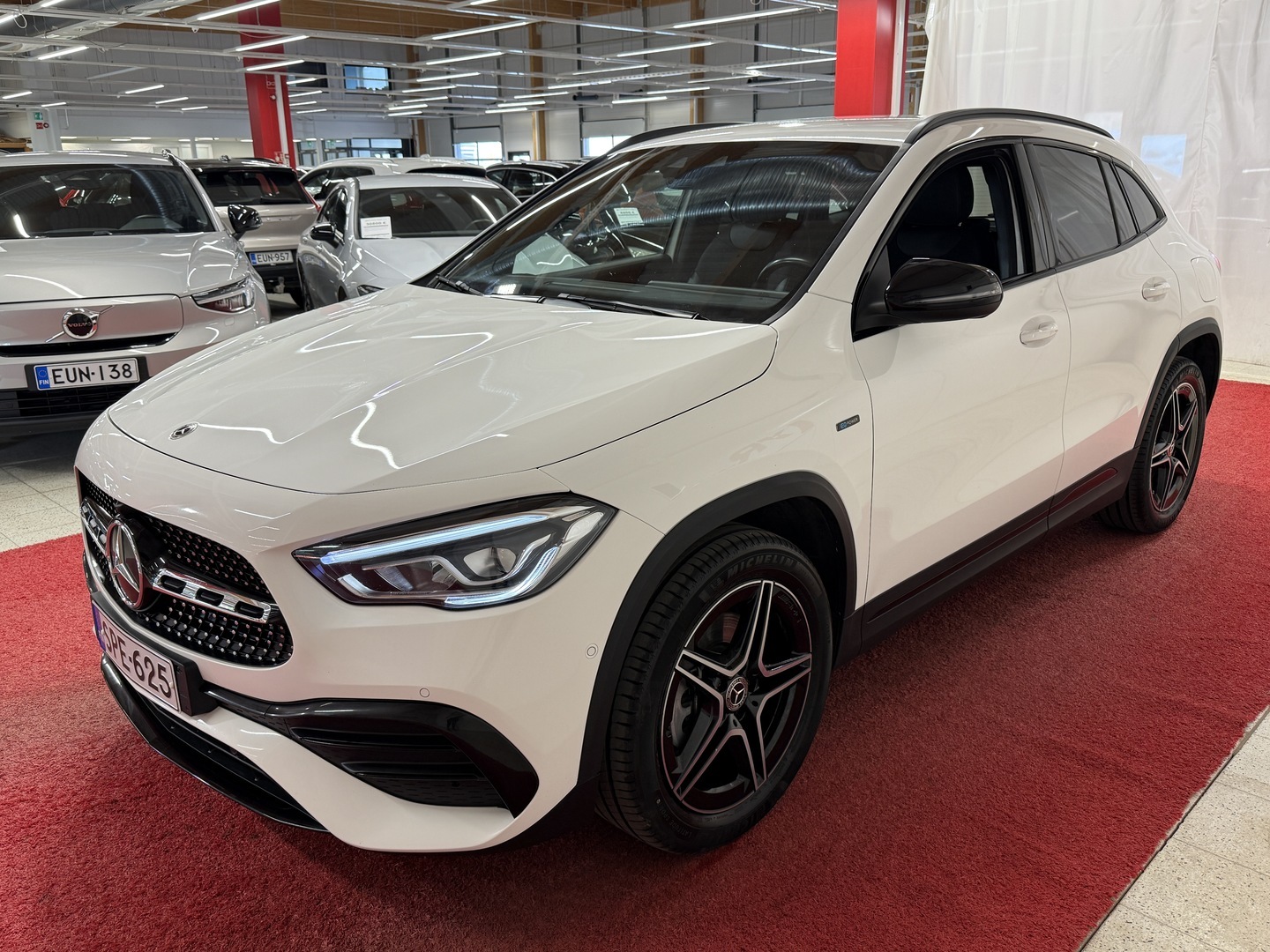 MERCEDES-BENZ GLA 6