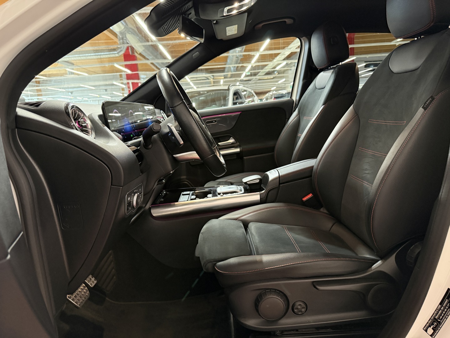 MERCEDES-BENZ GLA 8