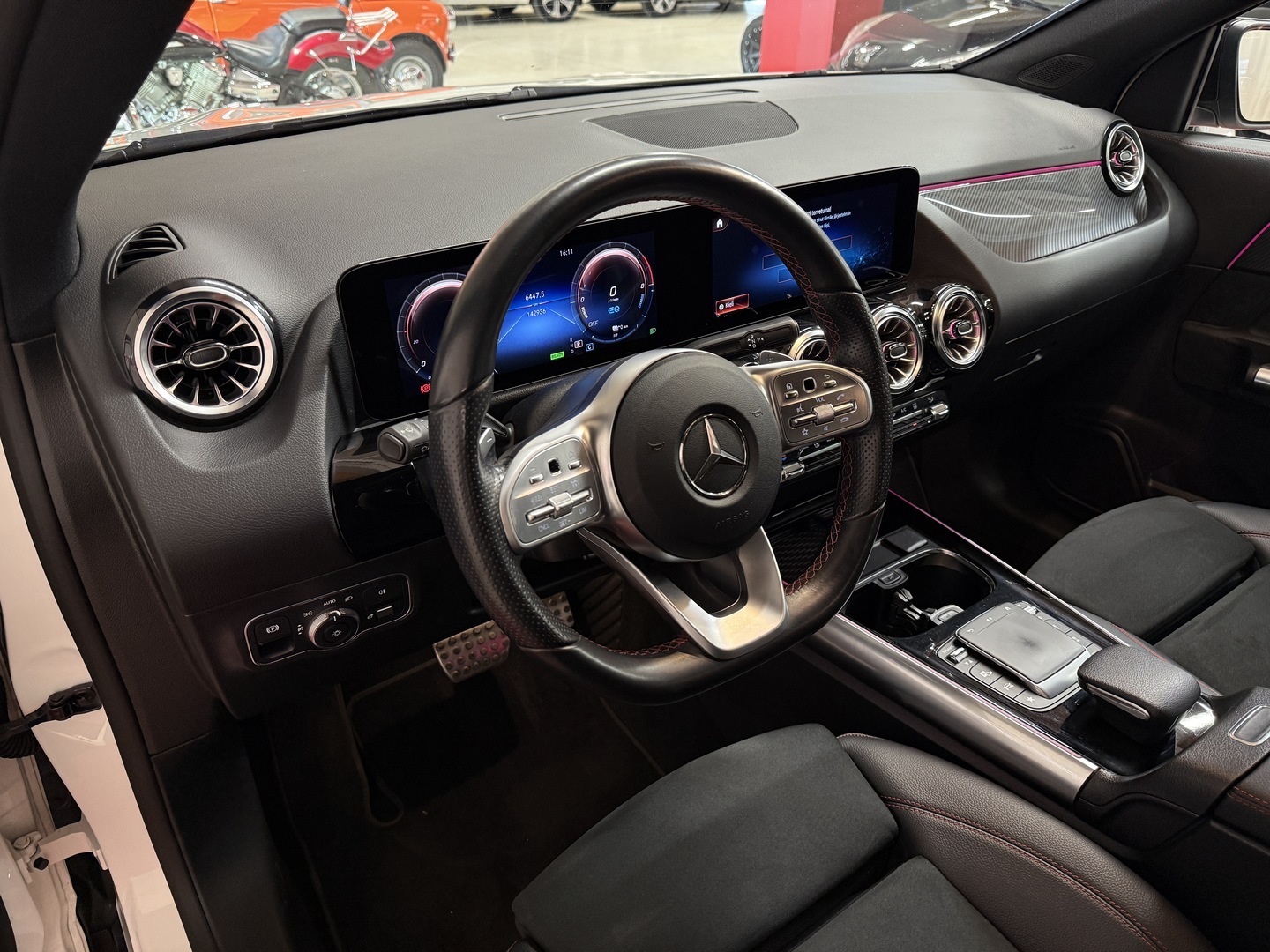 MERCEDES-BENZ GLA 9