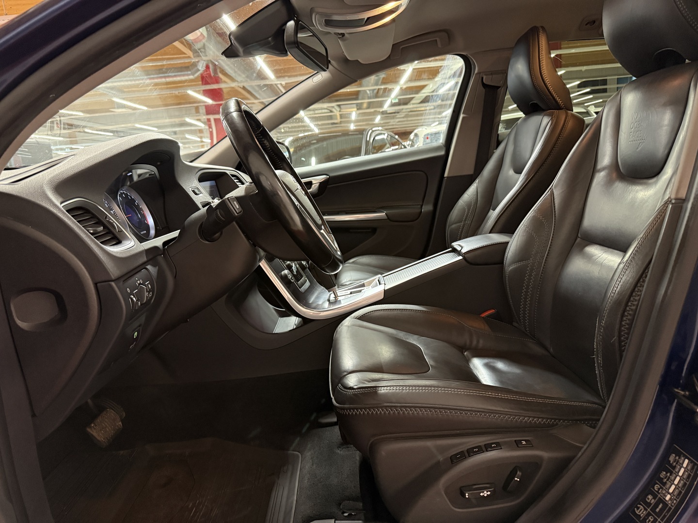 VOLVO V60 2012