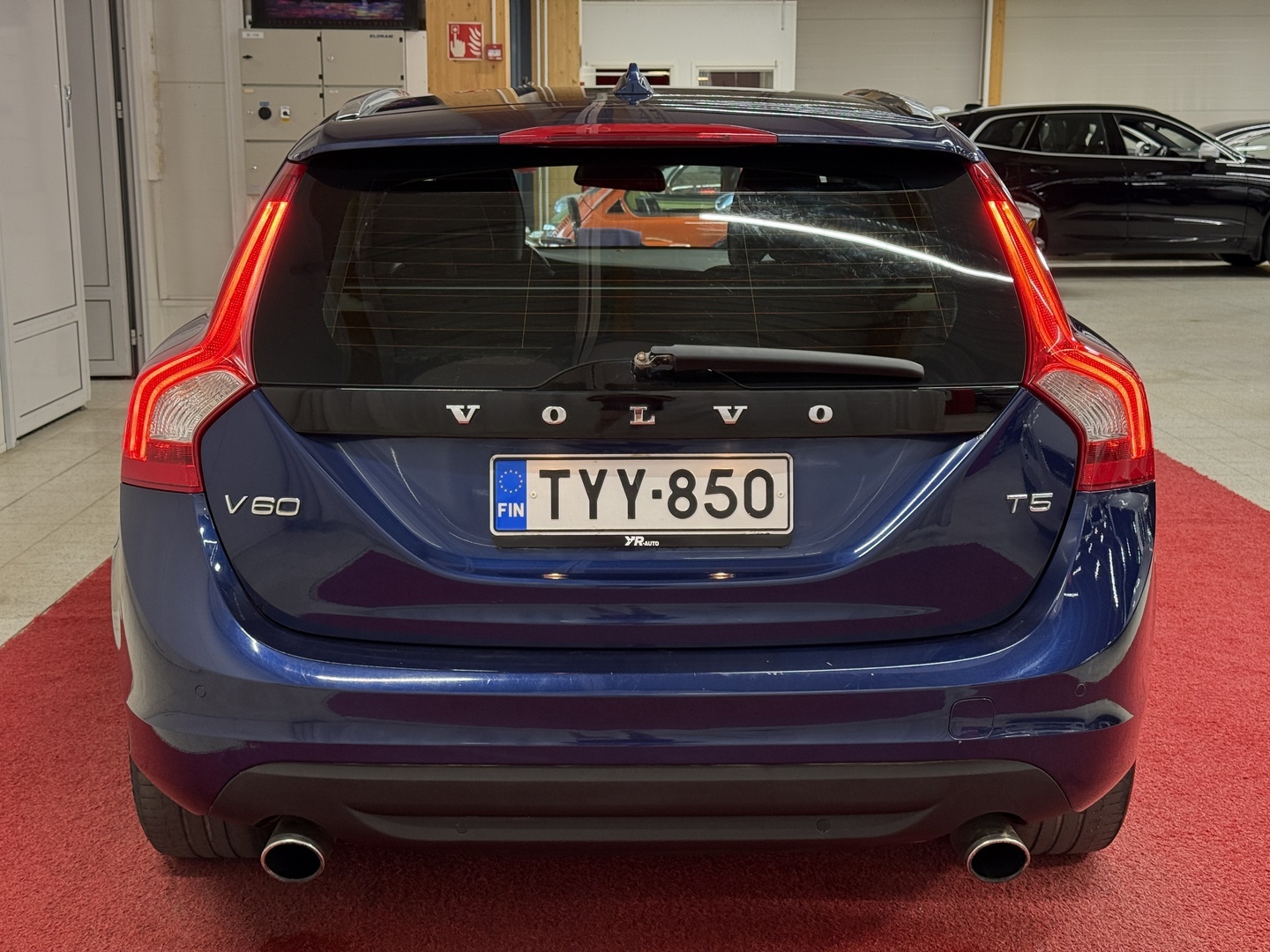 VOLVO V60 2012